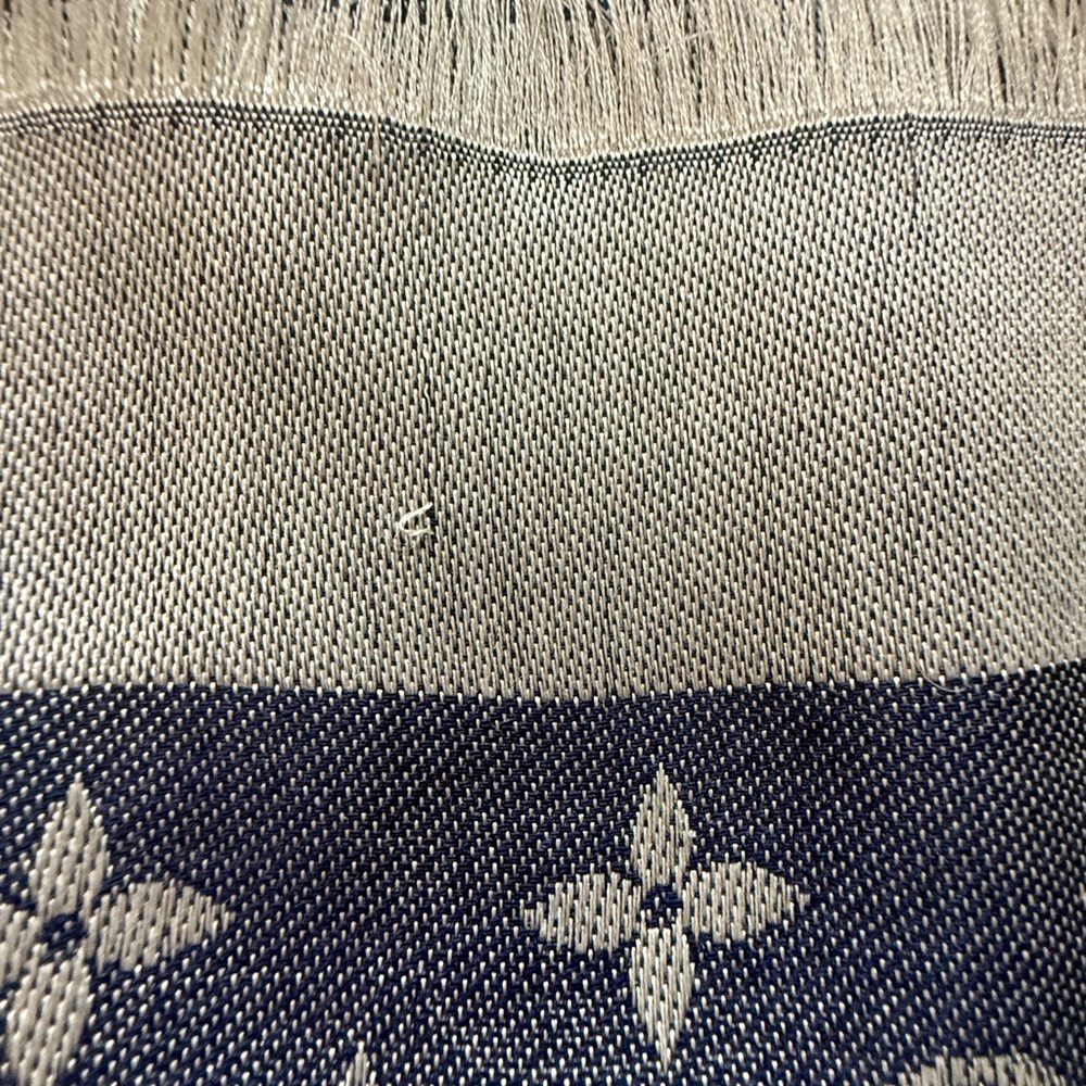 Louis Vuitton Navy and White Monogram Wrap - Picture 7 of 10